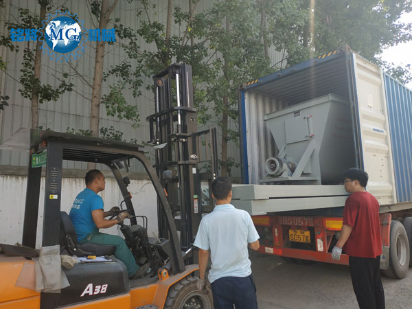 沙特半自動(dòng)干粉砂漿生產(chǎn)線(xiàn)發(fā)貨現(xiàn)場(chǎng)