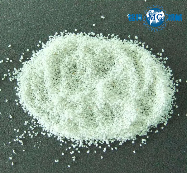 ?；⒅? /> 
</p>
　　玻化微珠保溫砂漿是一種適用于建筑內(nèi)外墻粉刷的新型保溫節(jié)能砂漿材料，是以玻化微珠顆粒和膠凝材料等共同構(gòu)成的干粉砂漿，具有防火防凍、節(jié)能利廢、耐老化、價(jià)格低廉和保溫隔熱等特點(diǎn)。<br />
　　<strong>4、海泡石</strong><br />
<p>
	　　海泡石是一種纖維狀多孔非金屬礦物材料，具有極大的比表面積（理論值900m2/g），由于海泡石的簇狀纖維中存在大量的納米級(jí)微孔和中孔孔道，因此海泡石具有高效的隔熱作用，其次海泡石還具有可塑性強(qiáng)、粘結(jié)性能好、不燃、耐久性好、無毒無害等特性。
</p>
<p style=