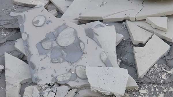 一場大風(fēng)過后，銀川一小區(qū)外墻保溫層大面積脫落！