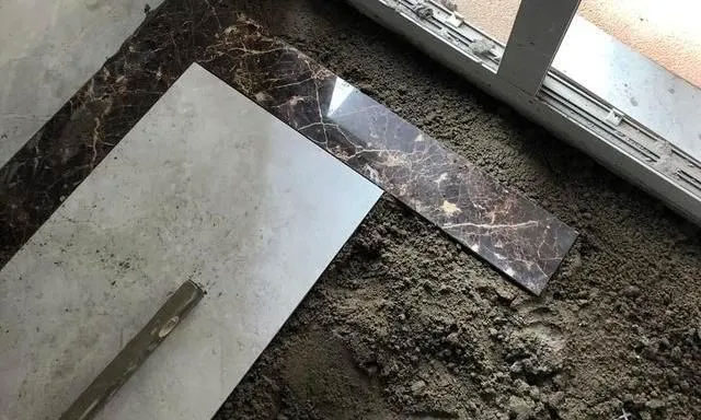 40年經(jīng)驗的瓦工師傅，為你講解瓷磚膠里為什么不要加膩子粉？