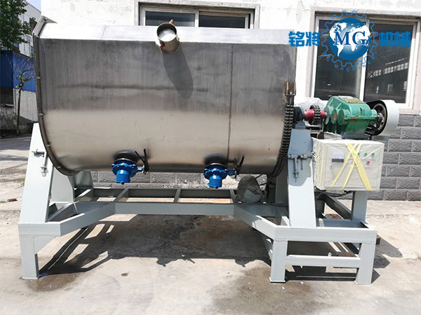 工人和真石漆攪拌機(jī)需要休息和補(bǔ)充，以更好地提高效率