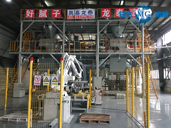 膩?zhàn)臃墼隙加惺裁矗? /> 
</p>
　　通常膩?zhàn)邮鞘嗷蛩嗷?，因此表面粗糙，易于粘結(jié)牢固。但在施工過程中，仍需在基層上涂抹一層界面劑，以密封基層，提高墻體的附著力，使膩?zhàn)痈玫卣辰Y(jié)在基層表面。<br />
　　添加劑包括增稠劑、保水劑等。增稠劑和保水劑起到保水作用，改善儲(chǔ)存和施工性能。通常使用纖維素。防凍劑主要用于改善膩?zhàn)釉诘蜏叵碌馁A存穩(wěn)定性。為了提高膩?zhàn)拥氖┕ば阅埽诟邫n膩?zhàn)又衅毡槭褂闷交瑒┖蜏p水劑。<br />
　　膩?zhàn)映Ｓ米魉嗪陀袡C(jī)聚合物，有機(jī)聚合物有乳液和乳膠粉。水泥是一種附著力好、耐久性好、性價(jià)比合理的粘結(jié)劑，但其抗拉強(qiáng)度和抗裂性較差。有機(jī)聚合物可以對(duì)其進(jìn)行改性和增韌，從而提高膩?zhàn)拥男阅堋Ｌ盍现饕鹛畛渥饔?，常用的有碳酸鈣、滑石粉和石英砂。應(yīng)注意填料細(xì)度的匹配使用。添加劑包括增稠劑、保水劑等。<br />
　　膩?zhàn)臃墼龀韯┖捅Ｋ畡┢鸬奖Ｋ饔?，改善?chǔ)存和施工性能。通常使用纖維素。防凍劑主要用于改善膩?zhàn)釉诘蜏叵碌馁A存穩(wěn)定性。為了提高膩?zhàn)拥氖┕ば阅埽诟邫n膩?zhàn)又衅毡槭褂闷交瑒┖蜏p水劑。有些還添加纖維以防開裂。<br />
                </div>

                <div   id=